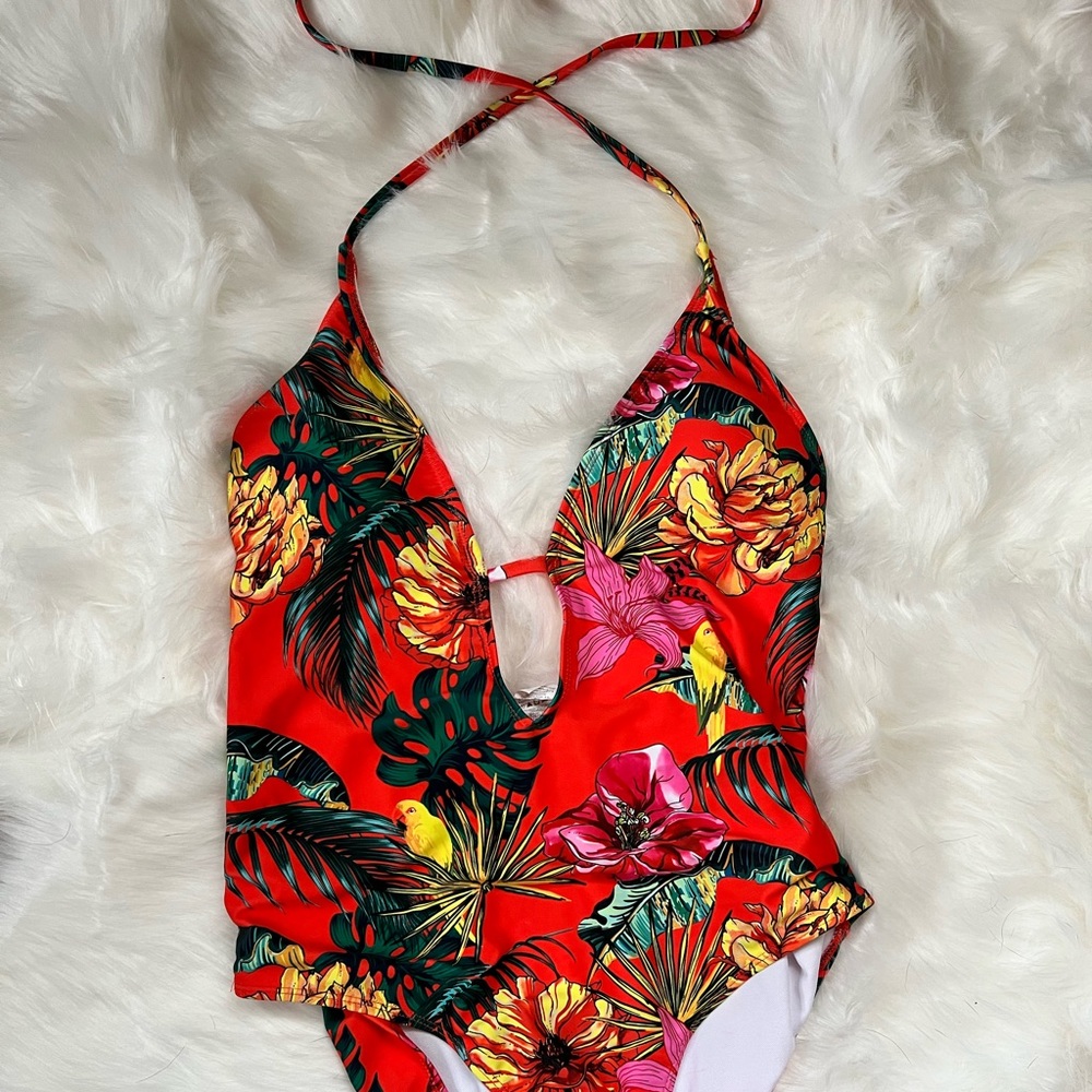 Womens size 8 one piece bathing suit